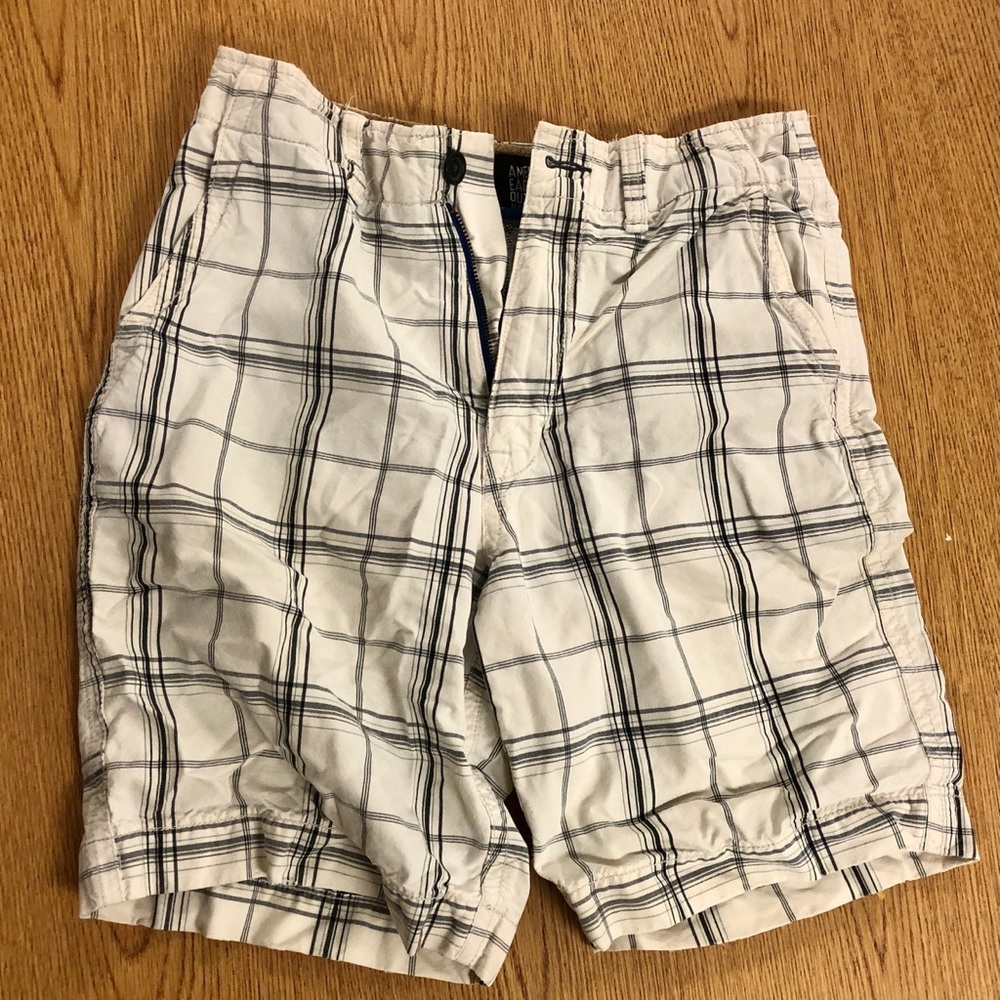 💙 American Eagle Classic Length Plaid Shorts